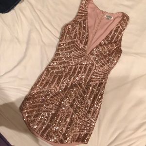 beautiful rose gold sequin party dress!